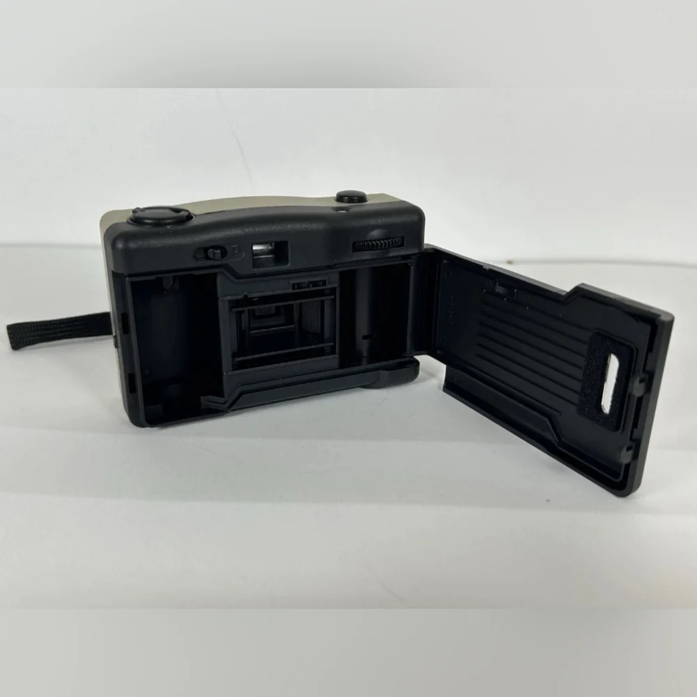 Vivitar Focus Free PN2011 Point and Shoot Film Camera‎